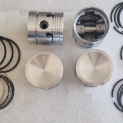4 PISTONS + 20 3LAGER MGB